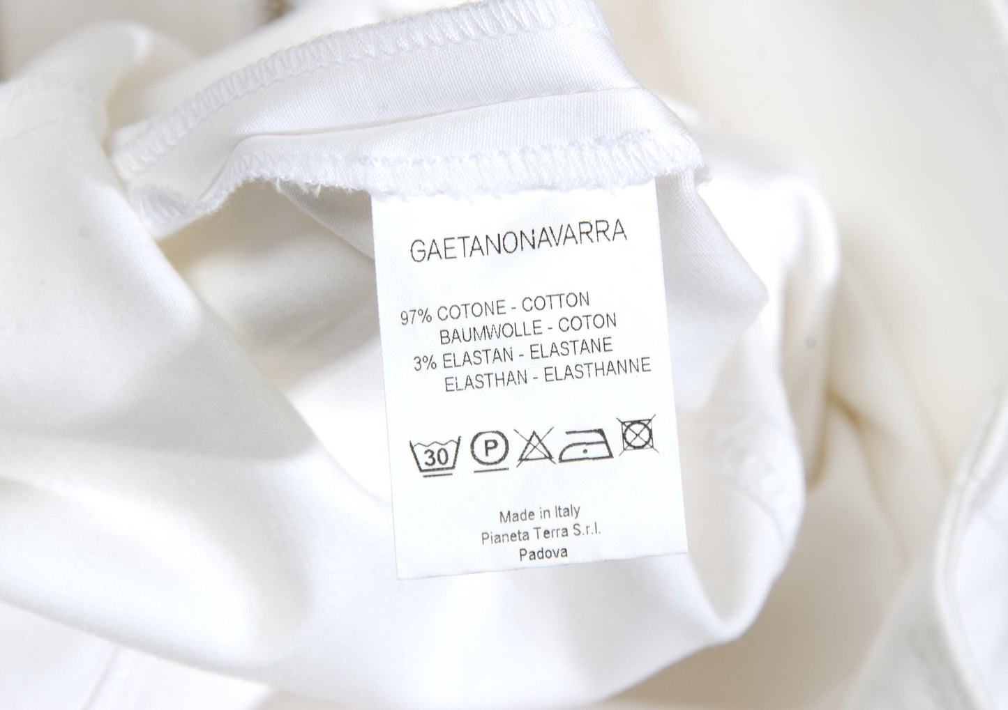 Falda midi blanca de Gaetano Navarra de los 2000 con cierre de cremallera asimétrica delantera / Hecha en Italia