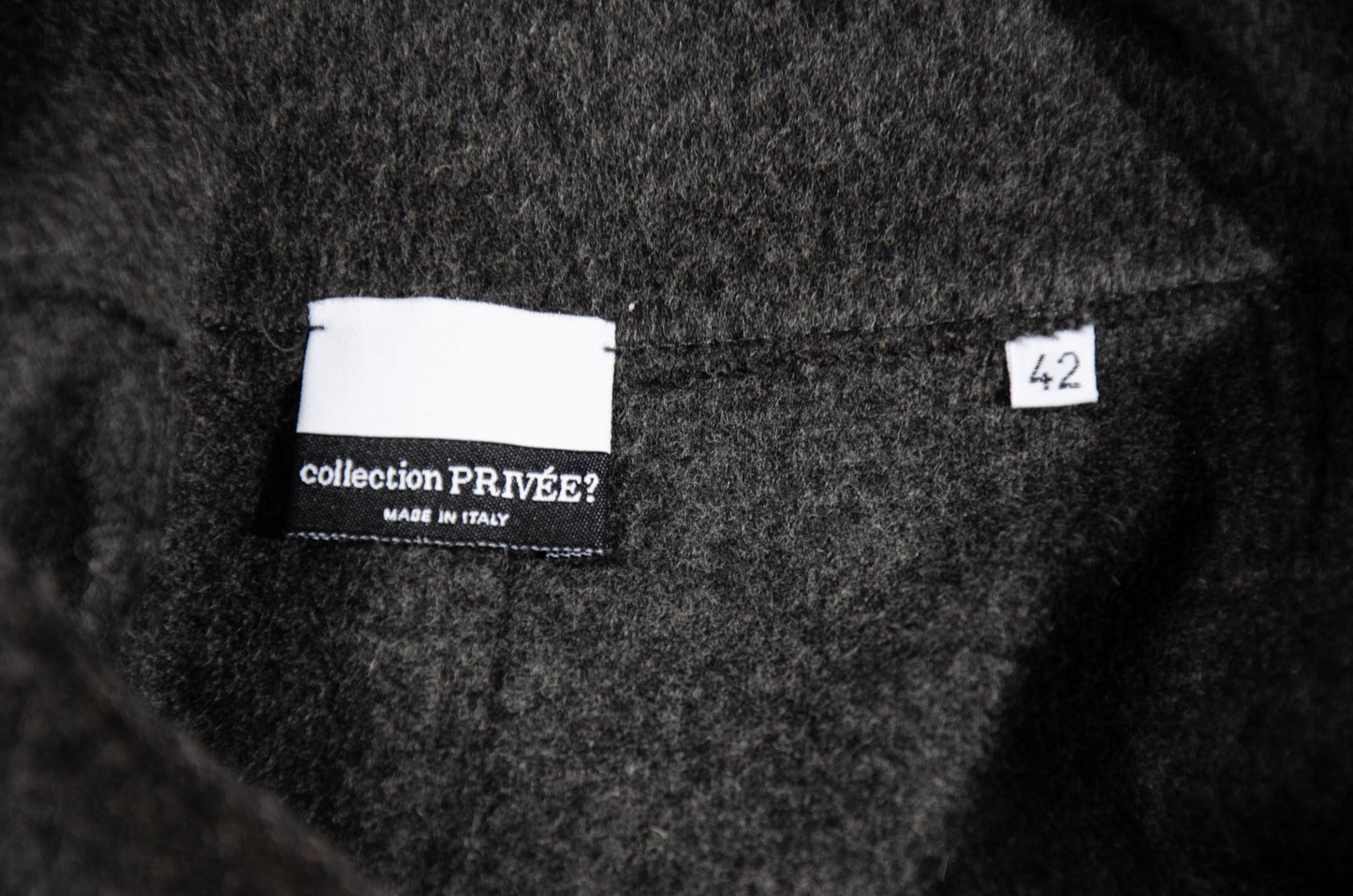 Vintage Collection Privée? gray wool skirt with oversized black leather belt - Made in Italy