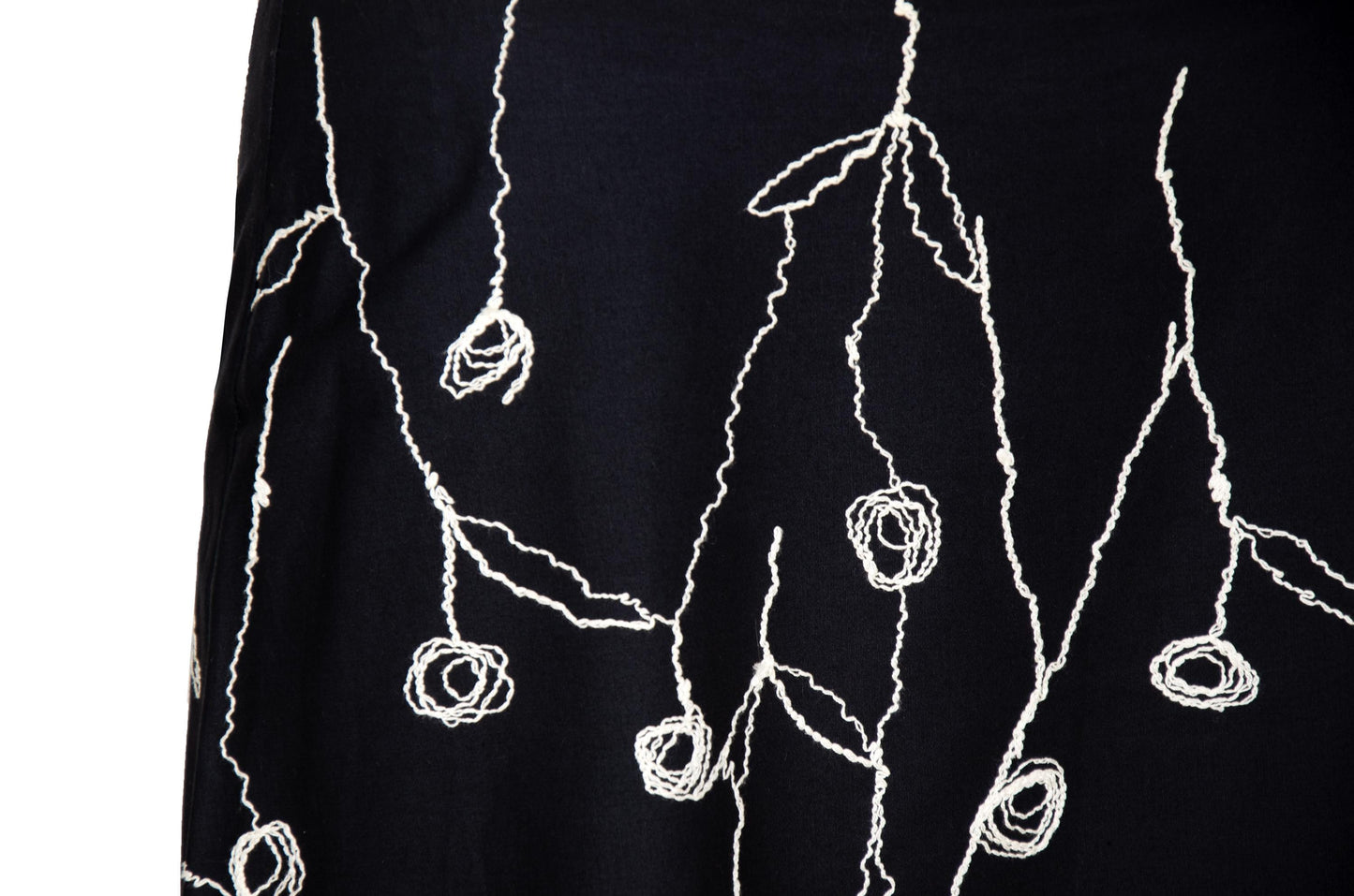 2000s Simultaneous black maxi skirt with white floral embroidery