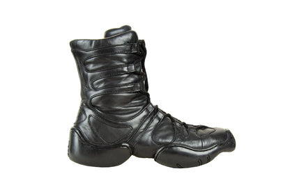 Marithé + François Girbaud boots / Chunky molded rubber sole lace up black leather lace up boots