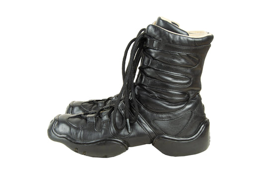 Marithé + François Girbaud boots / Chunky molded rubber sole lace up black leather lace up boots