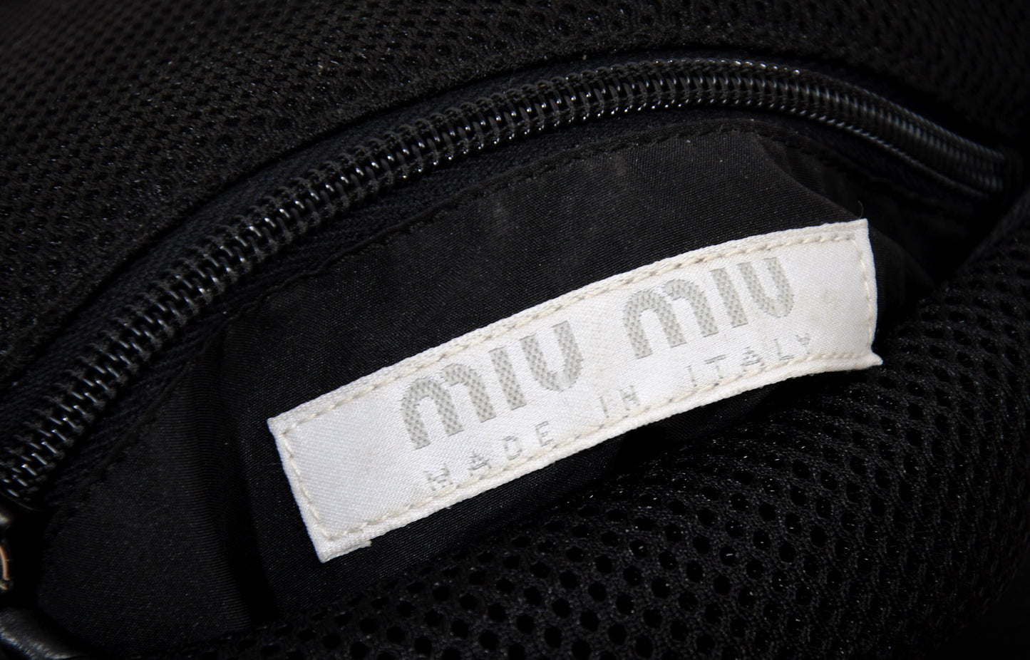 90s Miu Miu technical mesh crossbody bag / Archive Miu Miu bag with phone pouch / Made in Italy