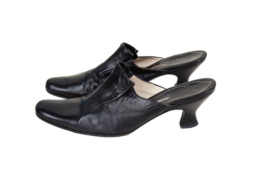 90s Dries Van Noten black leather Louis XV kitten heels mules / EU 40